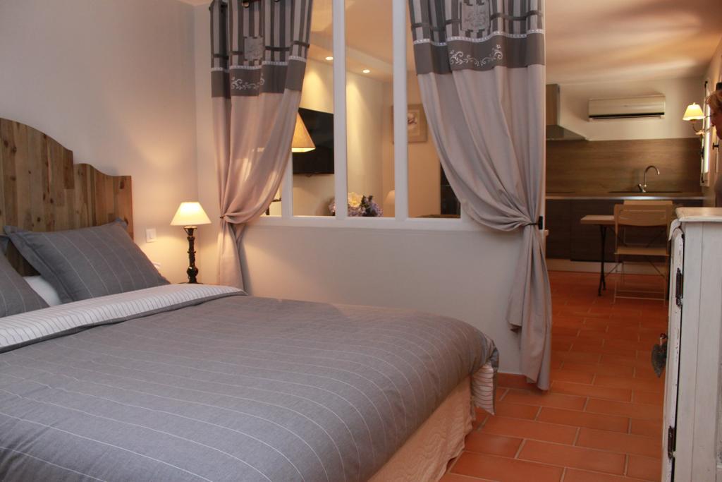La Bastide Des Senteurs Hotel Peymeinade Room photo